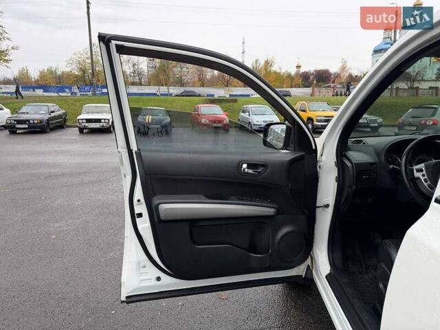 Белый Ниссан ИксТрейл, объемом двигателя 2 л и пробегом 240 тыс. км за 11000 $, фото 31 на Automoto.ua