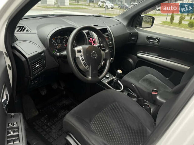 Белый Ниссан ИксТрейл, объемом двигателя 2 л и пробегом 275 тыс. км за 10333 $, фото 8 на Automoto.ua