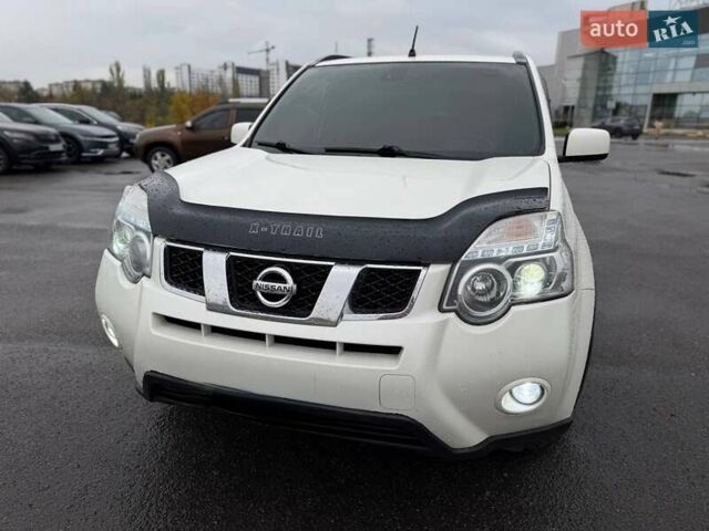 Белый Ниссан ИксТрейл, объемом двигателя 2 л и пробегом 240 тыс. км за 11000 $, фото 12 на Automoto.ua