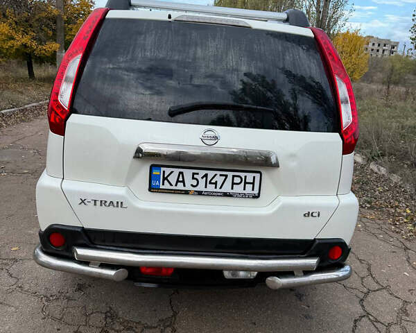 Ниссан ИксТрейл 2013 в Киеве на Automoto.ua Белый Ниссан ИксТрейл, объемом двигателя 2 л и пробегом 310 тыс. км за 11555 $, фото 4 на Automoto.ua