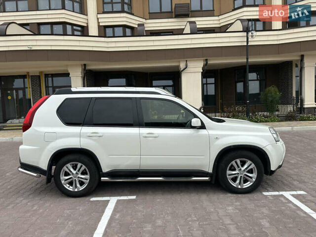 Белый Ниссан ИксТрейл, объемом двигателя 2 л и пробегом 312 тыс. км за 9999 $, фото 17 на Automoto.ua