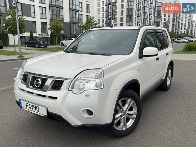 Белый Ниссан ИксТрейл, объемом двигателя 2 л и пробегом 275 тыс. км за 10333 $, фото 9 на Automoto.ua