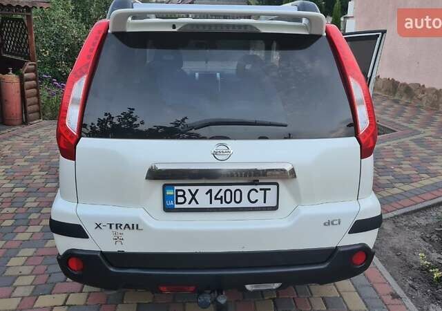 Белый Ниссан ИксТрейл, объемом двигателя 2 л и пробегом 279 тыс. км за 12900 $, фото 3 на Automoto.ua