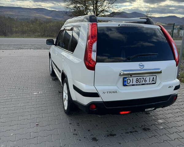 Ниссан ИксТрейл 2013 в Тячеве на Automoto.ua Белый Ниссан ИксТрейл, объемом двигателя 2 л и пробегом 311 тыс. км за 15000 $, фото 6 на Automoto.ua