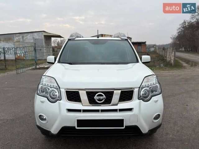 Белый Ниссан ИксТрейл, объемом двигателя 2 л и пробегом 170 тыс. км за 10450 $, фото 1 на Automoto.ua