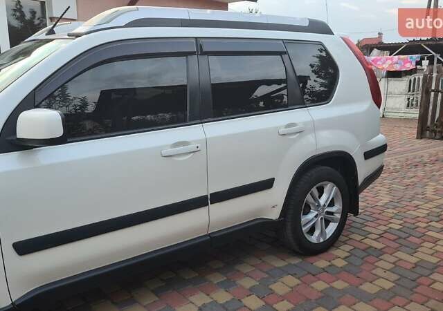 Белый Ниссан ИксТрейл, объемом двигателя 2 л и пробегом 279 тыс. км за 12900 $, фото 1 на Automoto.ua