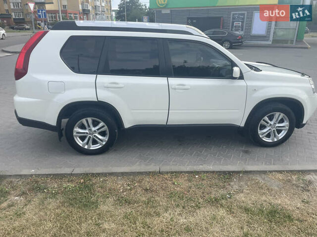 Білий Ніссан ІксТрейл, об'ємом двигуна 2 л та пробігом 259 тис. км за 12800 $, фото 1 на Automoto.ua