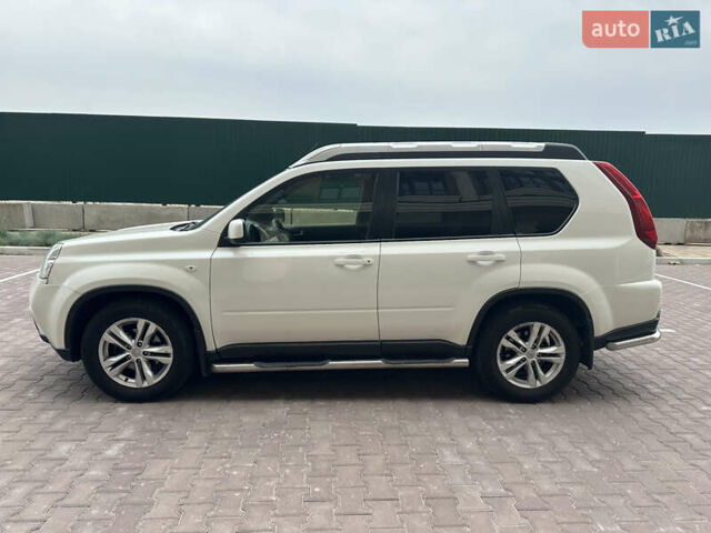 Белый Ниссан ИксТрейл, объемом двигателя 2 л и пробегом 312 тыс. км за 9999 $, фото 6 на Automoto.ua