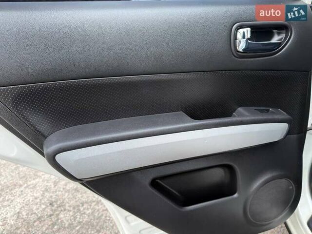 Белый Ниссан ИксТрейл, объемом двигателя 2 л и пробегом 170 тыс. км за 10450 $, фото 28 на Automoto.ua