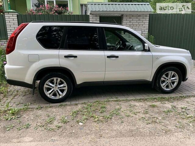 Білий Ніссан ІксТрейл, об'ємом двигуна 2 л та пробігом 270 тис. км за 9500 $, фото 6 на Automoto.ua