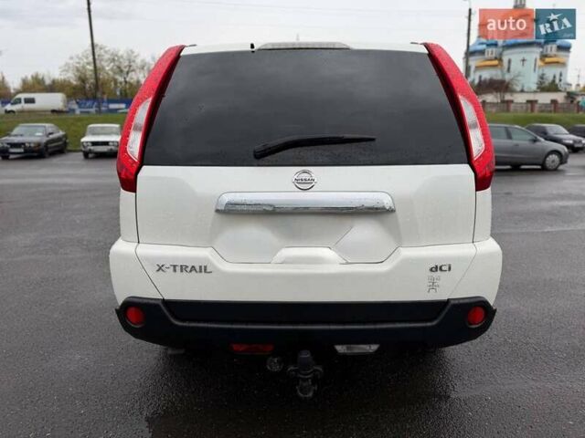Белый Ниссан ИксТрейл, объемом двигателя 2 л и пробегом 240 тыс. км за 11000 $, фото 25 на Automoto.ua