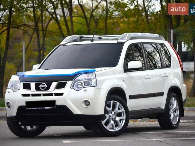 Белый Ниссан ИксТрейл, объемом двигателя 2 л и пробегом 121 тыс. км за 13800 $, фото 7 на Automoto.ua