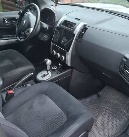 Белый Ниссан ИксТрейл, объемом двигателя 2 л и пробегом 279 тыс. км за 12900 $, фото 9 на Automoto.ua