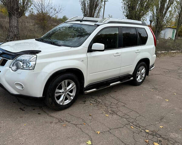 Ниссан ИксТрейл 2013 в Киеве на Automoto.ua Белый Ниссан ИксТрейл, объемом двигателя 2 л и пробегом 310 тыс. км за 11555 $, фото 5 на Automoto.ua