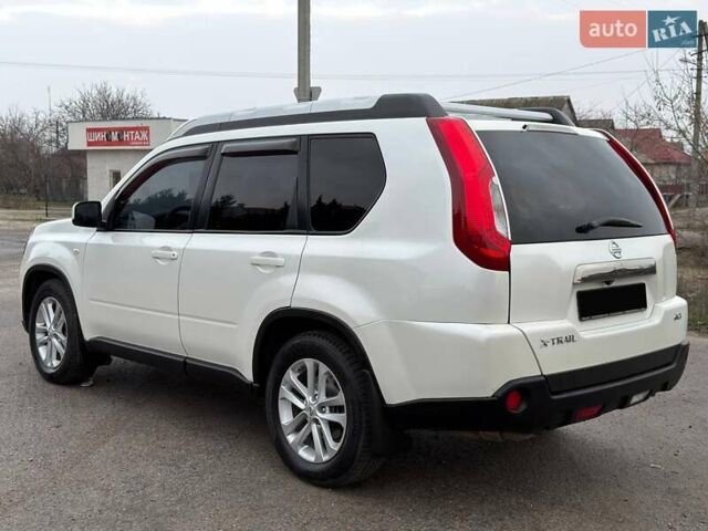 Белый Ниссан ИксТрейл, объемом двигателя 2 л и пробегом 170 тыс. км за 10450 $, фото 12 на Automoto.ua
