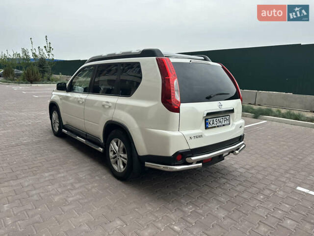 Белый Ниссан ИксТрейл, объемом двигателя 2 л и пробегом 312 тыс. км за 9999 $, фото 9 на Automoto.ua