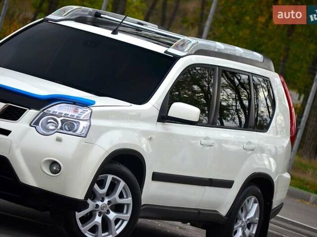 Белый Ниссан ИксТрейл, объемом двигателя 2 л и пробегом 121 тыс. км за 13800 $, фото 10 на Automoto.ua