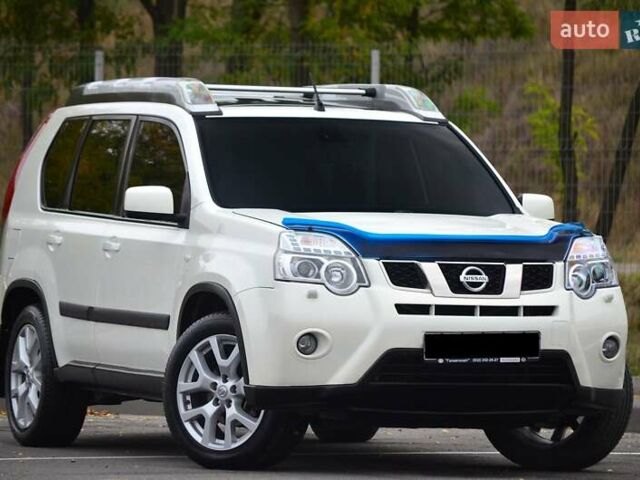 Белый Ниссан ИксТрейл, объемом двигателя 2 л и пробегом 121 тыс. км за 13800 $, фото 5 на Automoto.ua