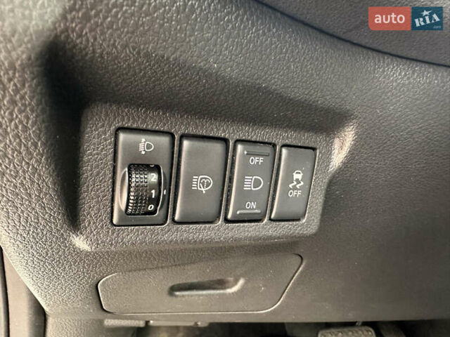 Ниссан ИксТрейл 2013 в Киеве на Automoto.ua Белый Ниссан ИксТрейл, объемом двигателя 2 л и пробегом 310 тыс. км за 11555 $, фото 17 на Automoto.ua