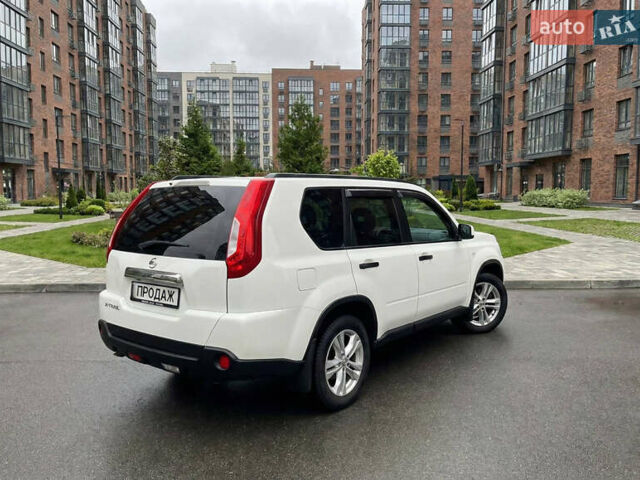 Белый Ниссан ИксТрейл, объемом двигателя 2 л и пробегом 275 тыс. км за 9800 $, фото 4 на Automoto.ua