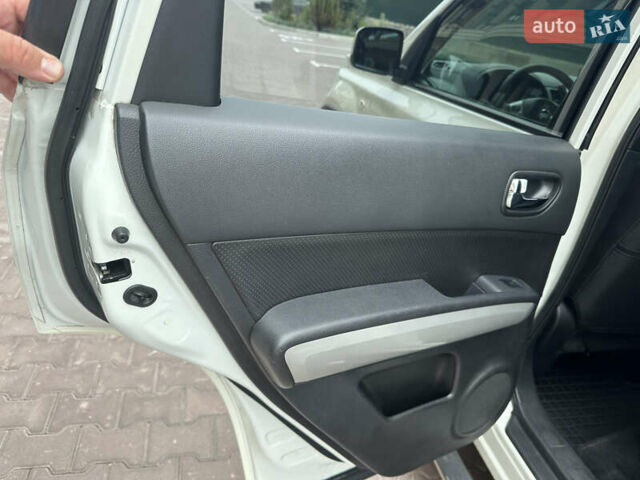 Белый Ниссан ИксТрейл, объемом двигателя 2 л и пробегом 312 тыс. км за 9999 $, фото 38 на Automoto.ua