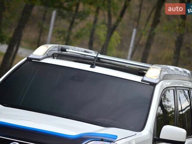 Белый Ниссан ИксТрейл, объемом двигателя 2 л и пробегом 121 тыс. км за 13800 $, фото 24 на Automoto.ua