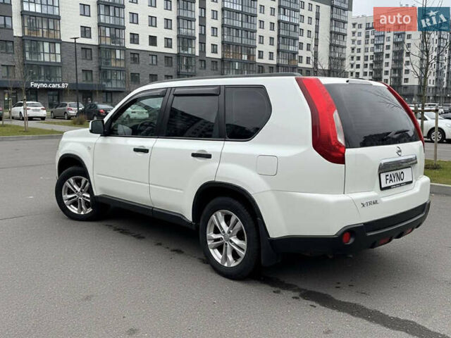 Белый Ниссан ИксТрейл, объемом двигателя 2 л и пробегом 275 тыс. км за 10333 $, фото 1 на Automoto.ua