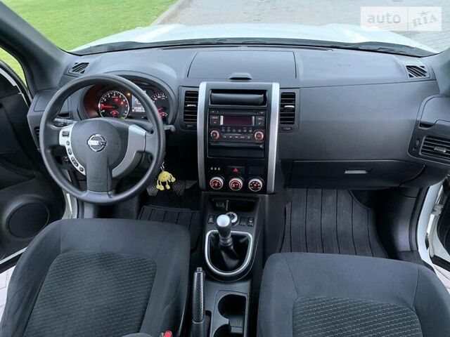 Білий Ніссан ІксТрейл, об'ємом двигуна 2 л та пробігом 270 тис. км за 9500 $, фото 10 на Automoto.ua