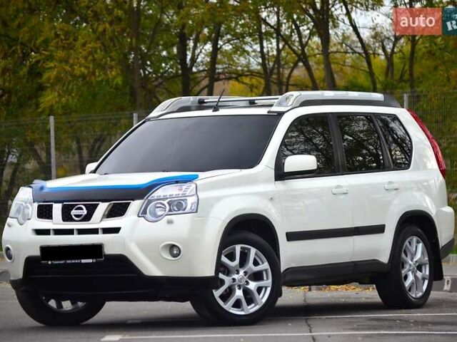 Белый Ниссан ИксТрейл, объемом двигателя 2 л и пробегом 121 тыс. км за 13800 $, фото 8 на Automoto.ua