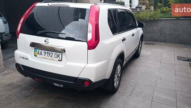 Белый Ниссан ИксТрейл, объемом двигателя 2 л и пробегом 275 тыс. км за 11000 $, фото 5 на Automoto.ua
