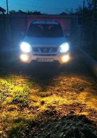 Білий Ніссан ІксТрейл, об'ємом двигуна 2 л та пробігом 270 тис. км за 9500 $, фото 7 на Automoto.ua