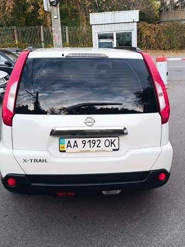 Белый Ниссан ИксТрейл, объемом двигателя 2 л и пробегом 275 тыс. км за 11000 $, фото 6 на Automoto.ua