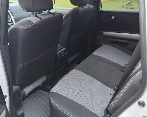 Белый Ниссан ИксТрейл, объемом двигателя 2 л и пробегом 145 тыс. км за 14000 $, фото 6 на Automoto.ua