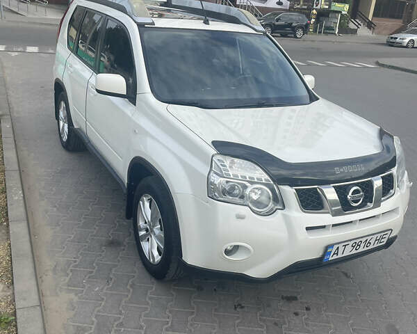 Білий Ніссан ІксТрейл, об'ємом двигуна 2 л та пробігом 259 тис. км за 12800 $, фото 2 на Automoto.ua