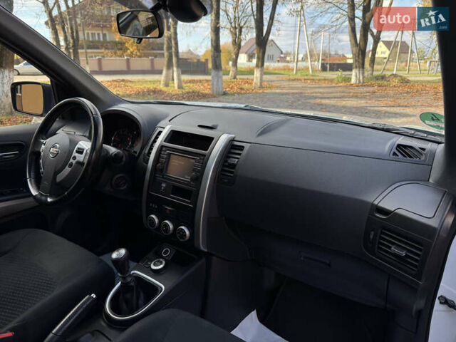 Ниссан ИксТрейл 2013 в Тячеве на Automoto.ua Белый Ниссан ИксТрейл, объемом двигателя 2 л и пробегом 261 тыс. км за 11900 $, фото 32 на Automoto.ua