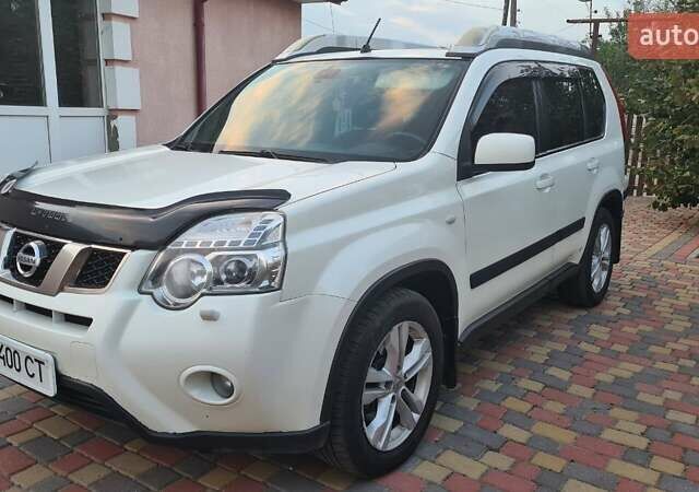 Белый Ниссан ИксТрейл, объемом двигателя 2 л и пробегом 279 тыс. км за 12900 $, фото 5 на Automoto.ua