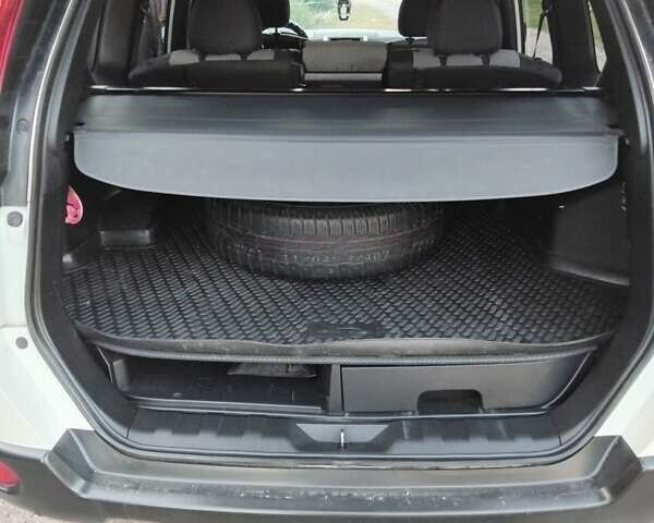 Белый Ниссан ИксТрейл, объемом двигателя 2 л и пробегом 145 тыс. км за 14000 $, фото 4 на Automoto.ua