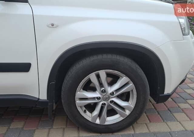 Белый Ниссан ИксТрейл, объемом двигателя 2 л и пробегом 279 тыс. км за 12900 $, фото 10 на Automoto.ua