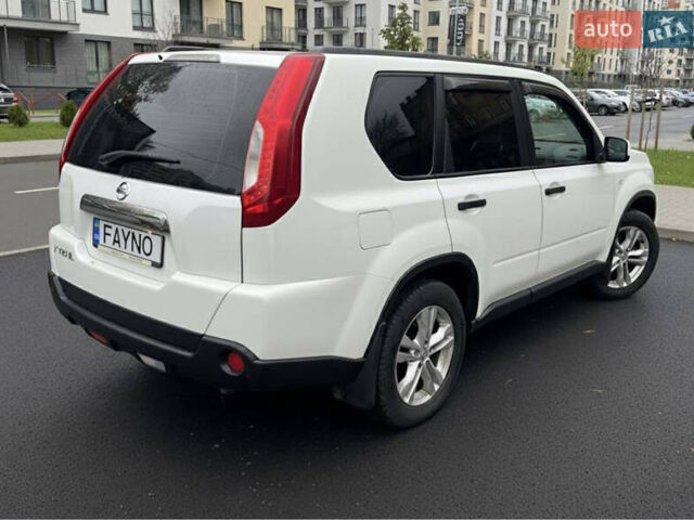 Белый Ниссан ИксТрейл, объемом двигателя 2 л и пробегом 275 тыс. км за 10333 $, фото 2 на Automoto.ua