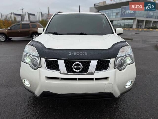 Белый Ниссан ИксТрейл, объемом двигателя 2 л и пробегом 240 тыс. км за 11000 $, фото 13 на Automoto.ua