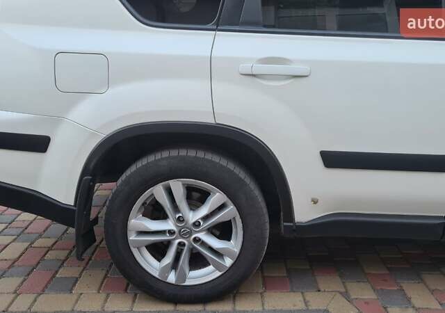 Белый Ниссан ИксТрейл, объемом двигателя 2 л и пробегом 279 тыс. км за 12900 $, фото 2 на Automoto.ua