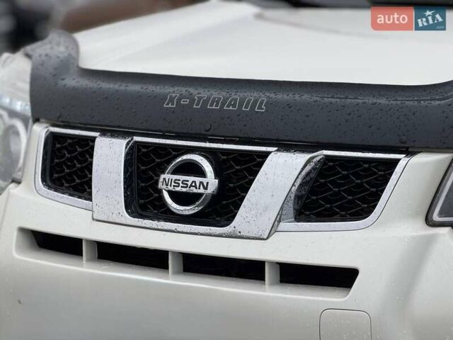 Белый Ниссан ИксТрейл, объемом двигателя 2 л и пробегом 240 тыс. км за 11000 $, фото 7 на Automoto.ua
