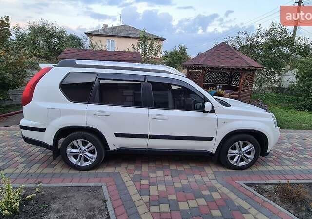 Белый Ниссан ИксТрейл, объемом двигателя 2 л и пробегом 279 тыс. км за 12900 $, фото 7 на Automoto.ua