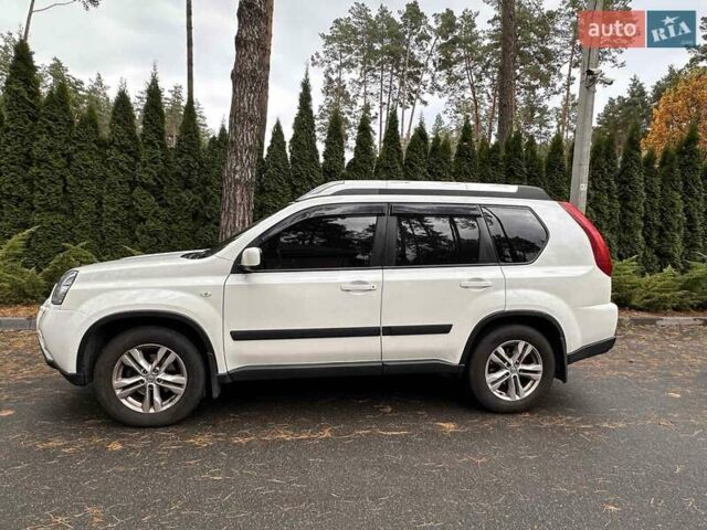 Ниссан ИксТрейл 2013 в Киеве на Automoto.ua Белый Ниссан ИксТрейл, объемом двигателя 2 л и пробегом 235 тыс. км за 13500 $, фото 2 на Automoto.ua