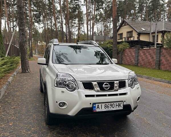 Ниссан ИксТрейл 2013 в Киеве на Automoto.ua Белый Ниссан ИксТрейл, объемом двигателя 2 л и пробегом 235 тыс. км за 13500 $, фото 1 на Automoto.ua