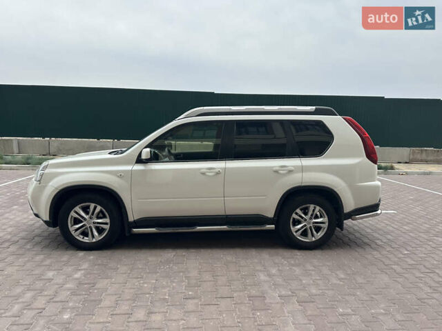 Белый Ниссан ИксТрейл, объемом двигателя 2 л и пробегом 312 тыс. км за 9999 $, фото 5 на Automoto.ua