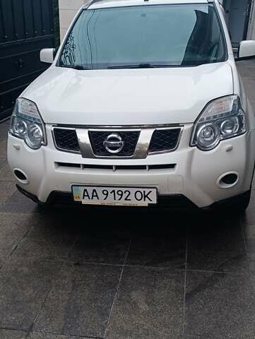 Белый Ниссан ИксТрейл, объемом двигателя 2 л и пробегом 275 тыс. км за 11000 $, фото 1 на Automoto.ua