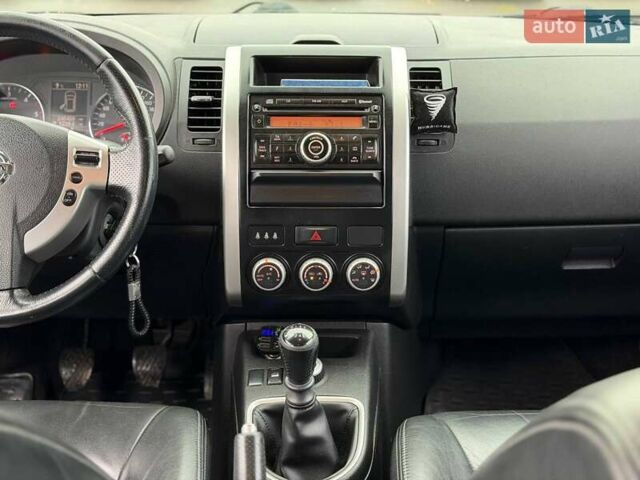 Белый Ниссан ИксТрейл, объемом двигателя 2 л и пробегом 240 тыс. км за 11000 $, фото 40 на Automoto.ua