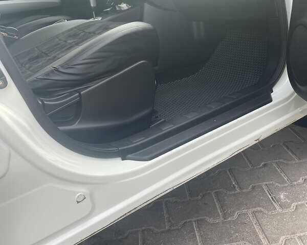 Білий Ніссан ІксТрейл, об'ємом двигуна 2 л та пробігом 259 тис. км за 12800 $, фото 12 на Automoto.ua