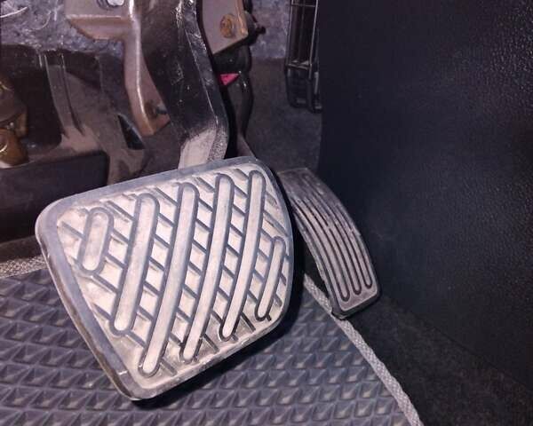 Белый Ниссан ИксТрейл, объемом двигателя 2 л и пробегом 145 тыс. км за 14000 $, фото 7 на Automoto.ua